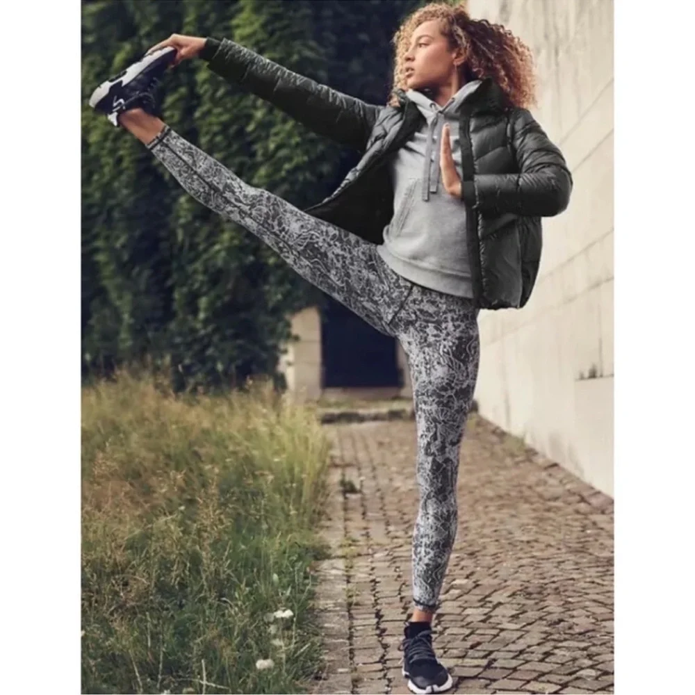 Athleta Elation 7/8 Print Leggings Graffiti Print XXS - Picture 2 of 7